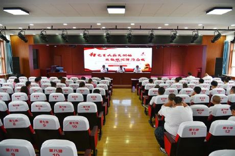 �W(xu��)У�hί�e�k�cף����һ�����h��(ji��)ϵ�л��(d��ng)_by:nzcms